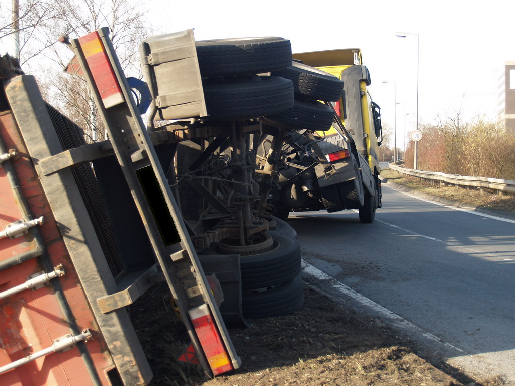 LKW verliert Container Koeln Niehler Ei P018.JPG